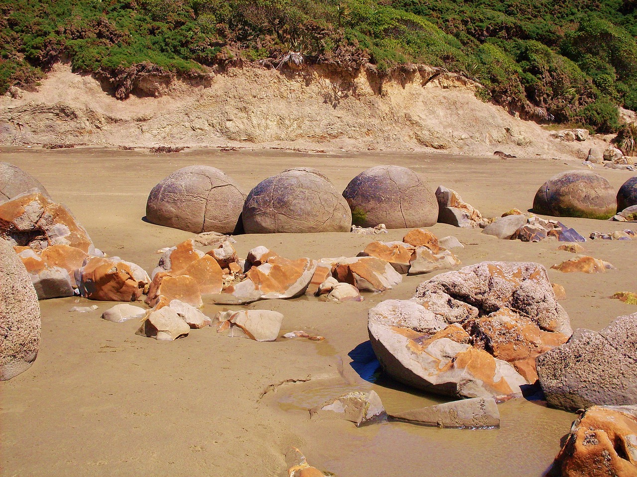 new zealand boulders round free photo