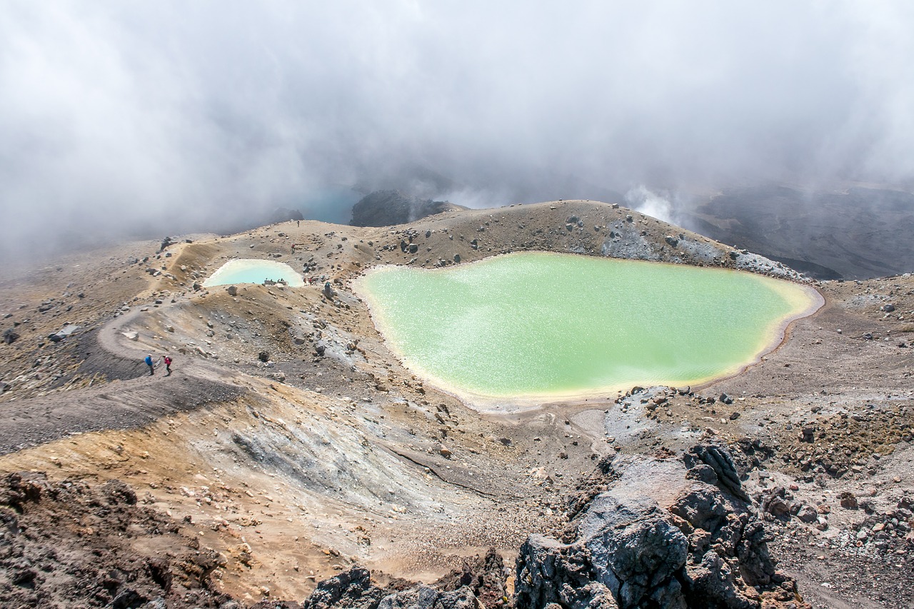 new zealand  hiking  tongariro free photo