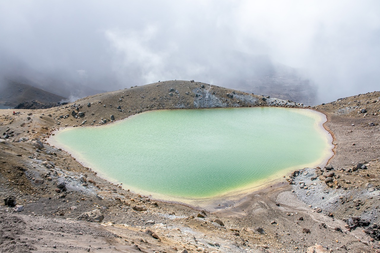 new zealand  hiking  tongariro free photo