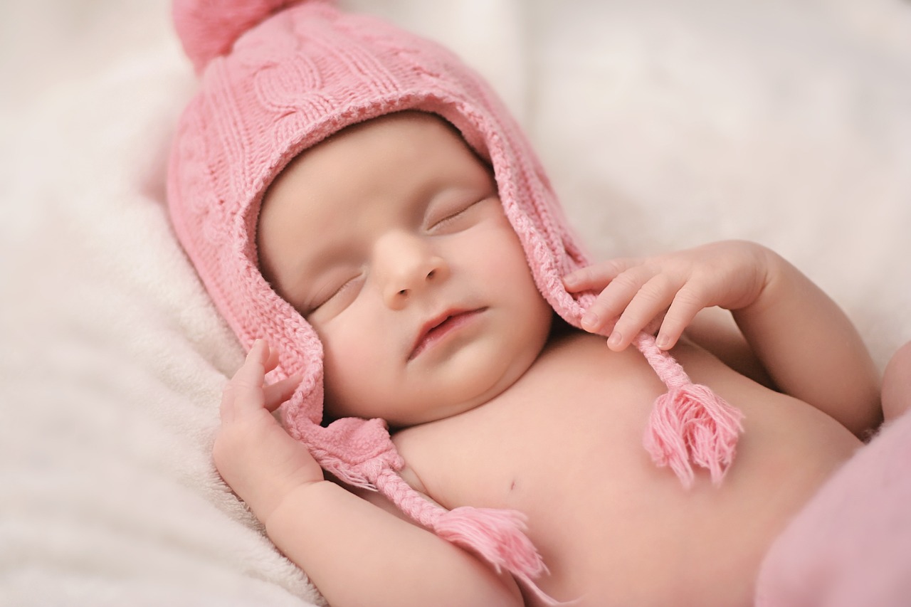 newborn baby girl free photo