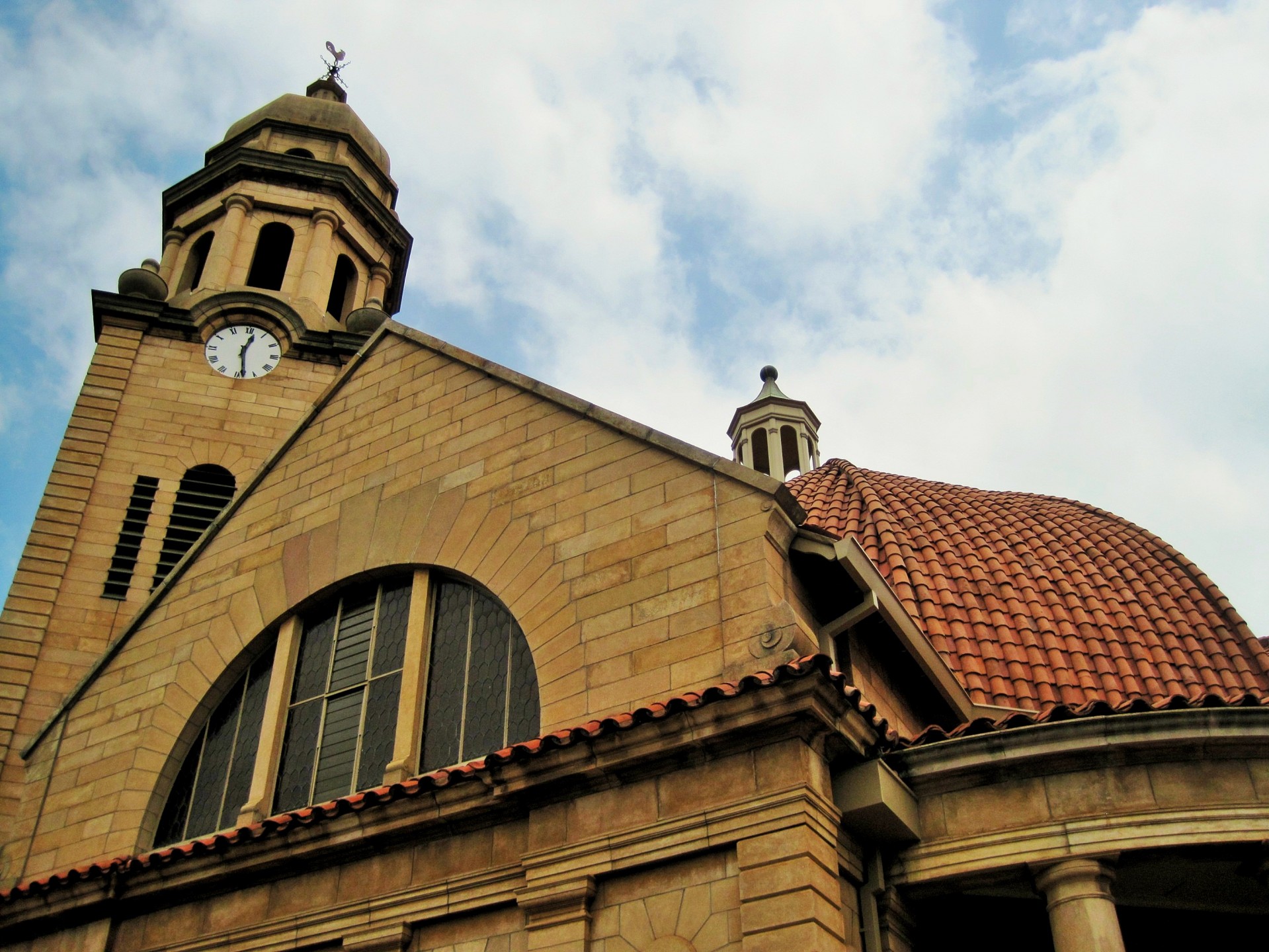 building church facade free photo