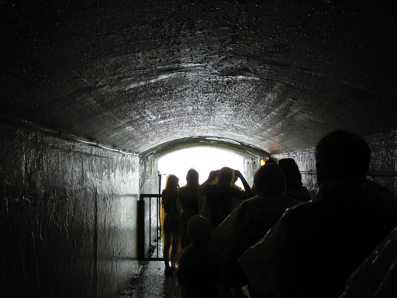 niagara falls tunnel people free photo