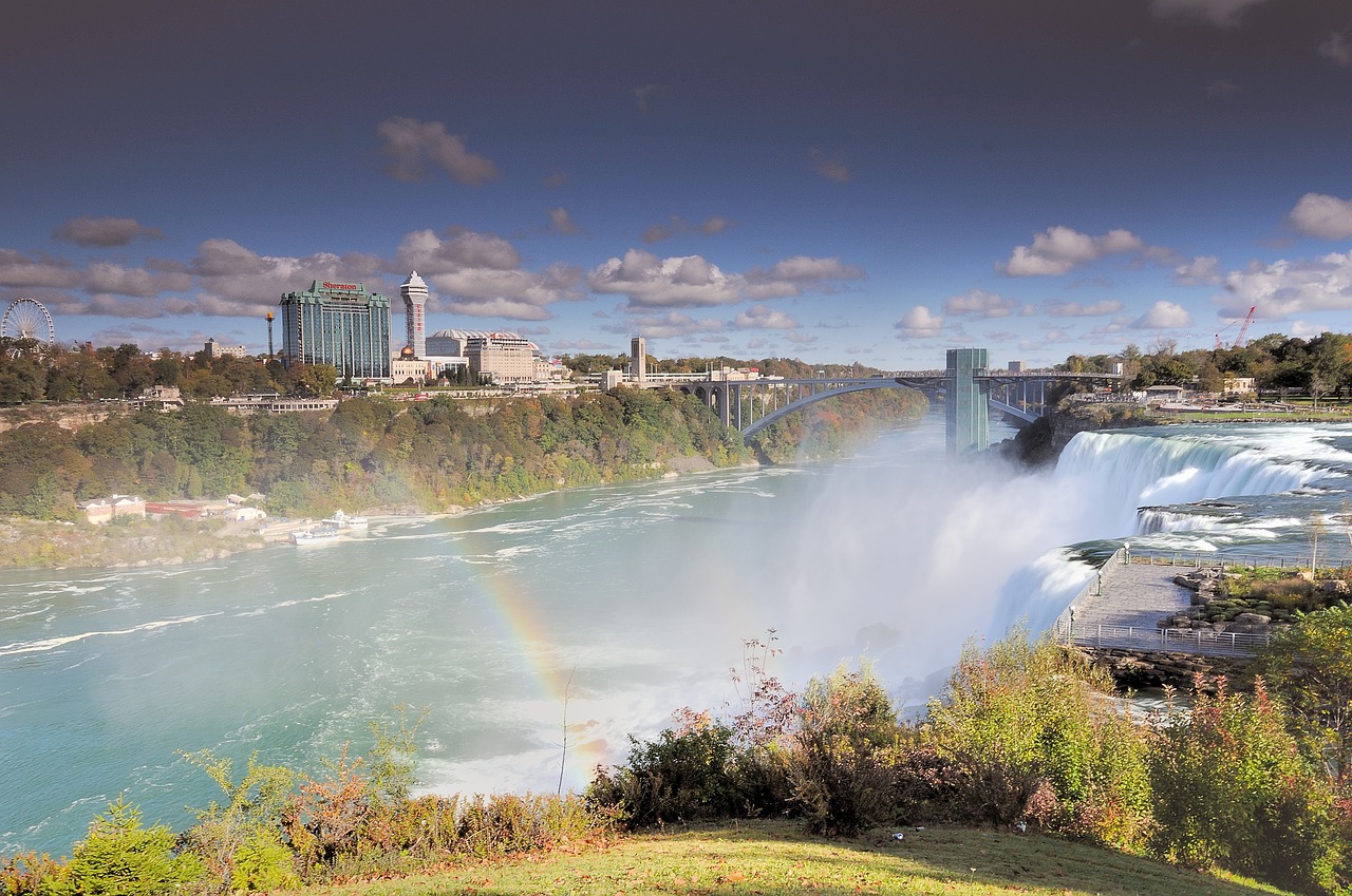 niagara waterfall outlook spray free photo