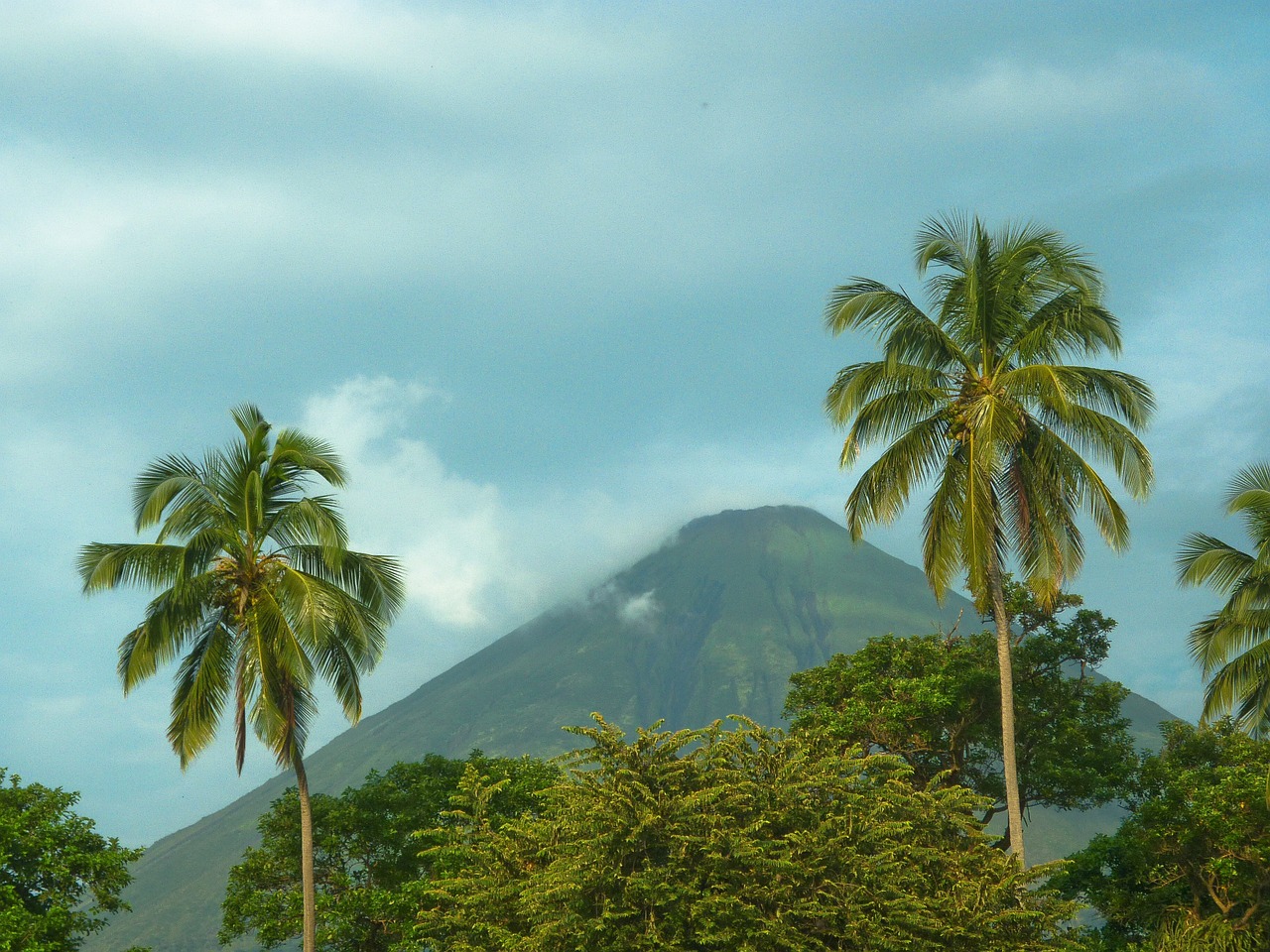nicaragua volcanoe ometepe free photo