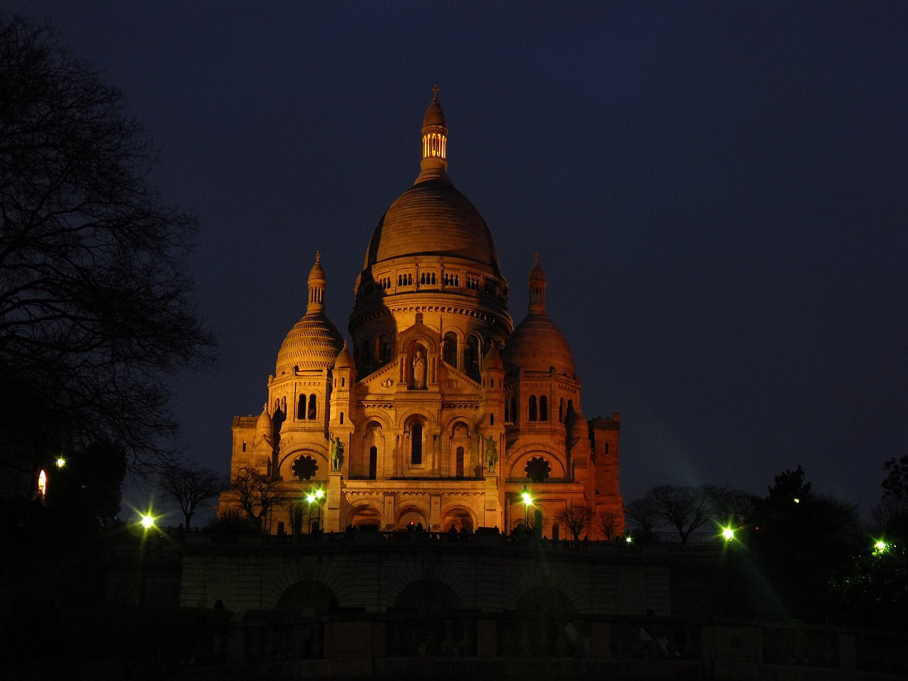 night the cathedral architecture free photo