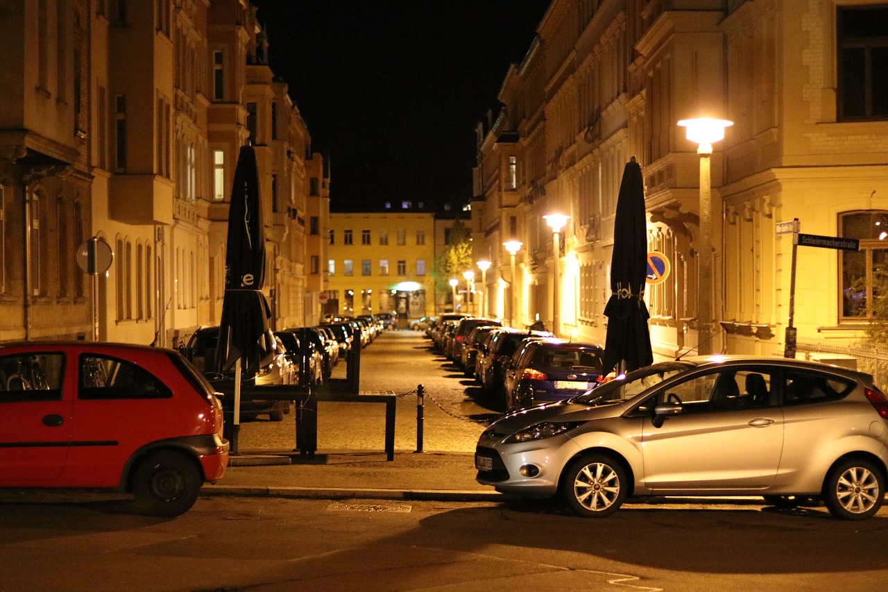 night road facade free photo