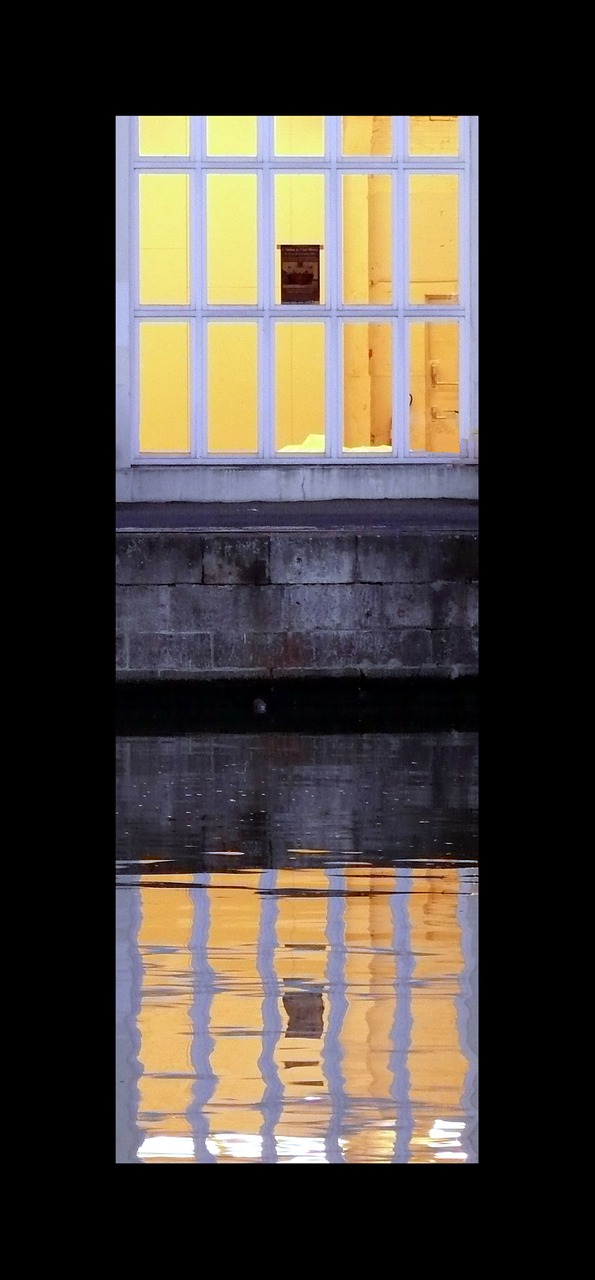 night light reflections sea free photo