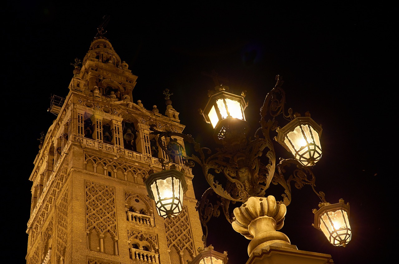 night photograph cathedrale seville free photo