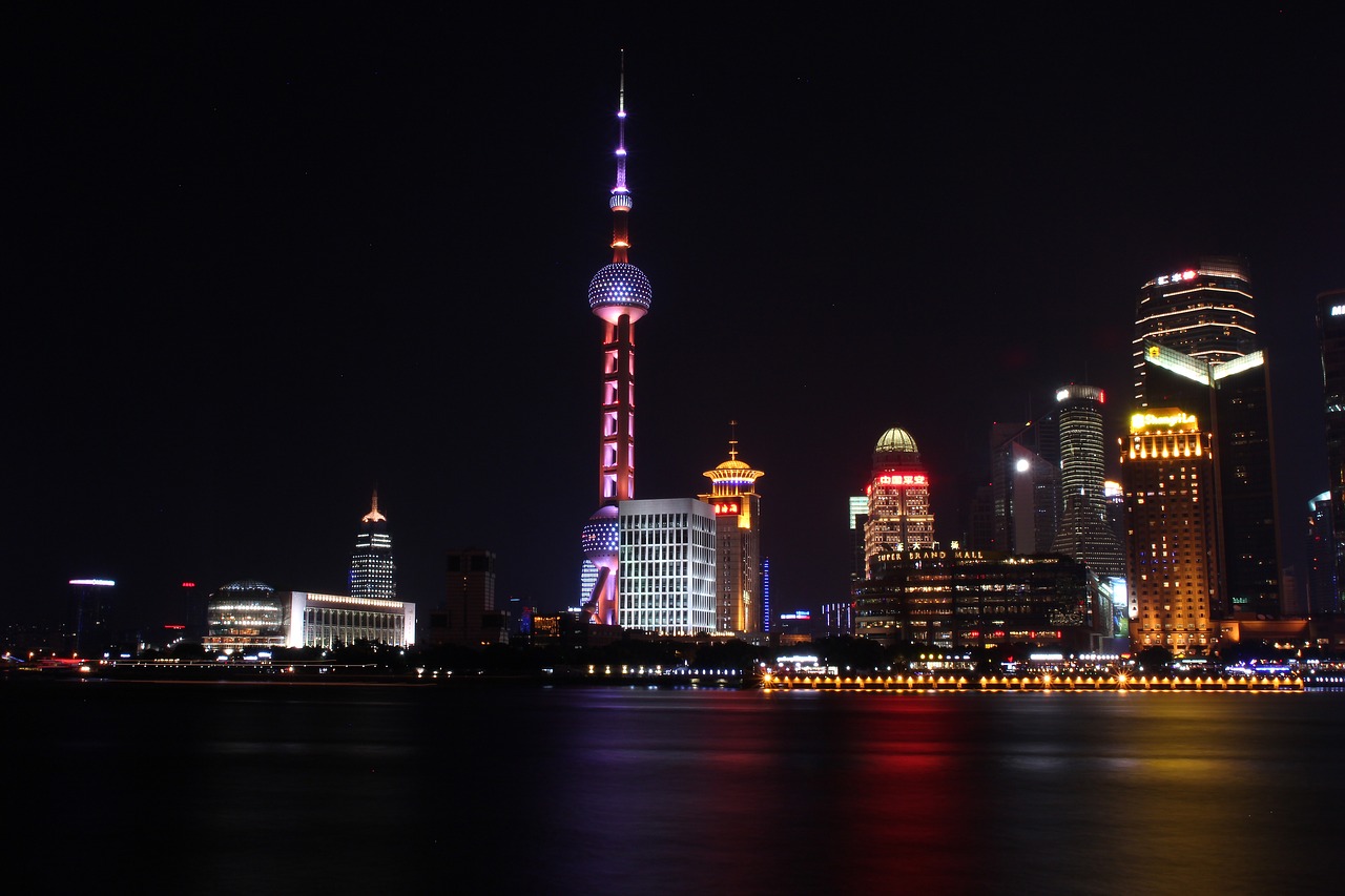 night view shanghai the bund free photo