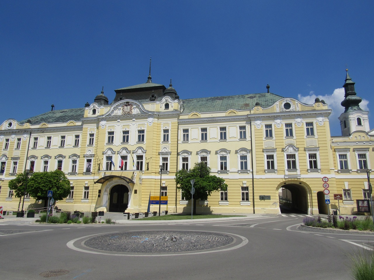 nitrify slovakia building free photo