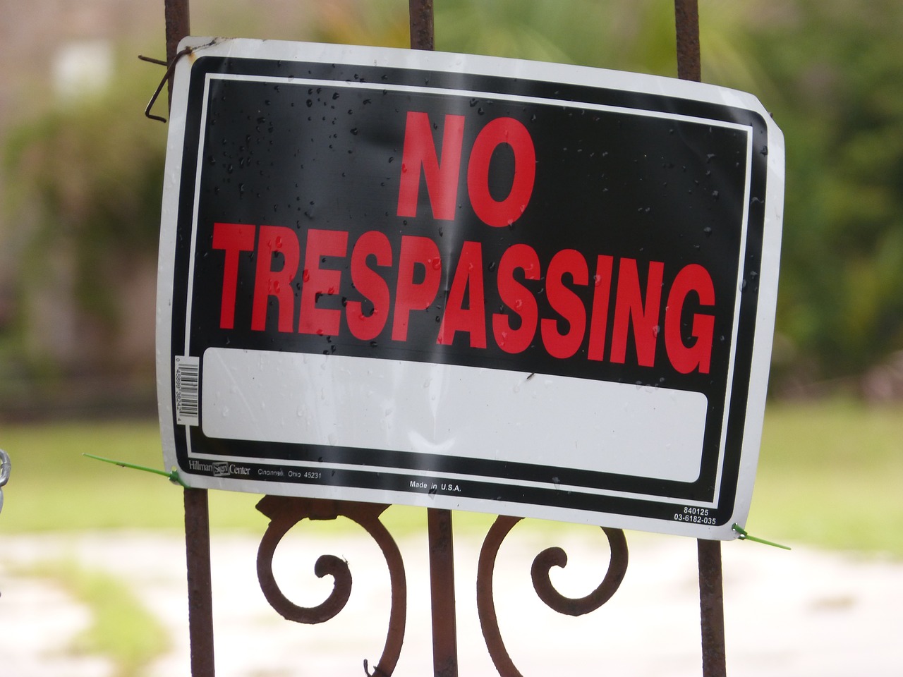 no trespassing keep out private property free photo