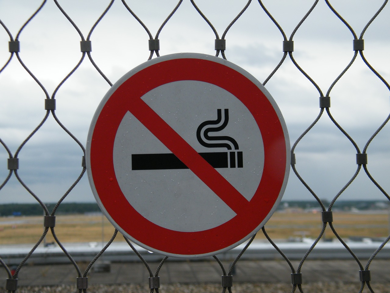non smoking prohibited shield free photo