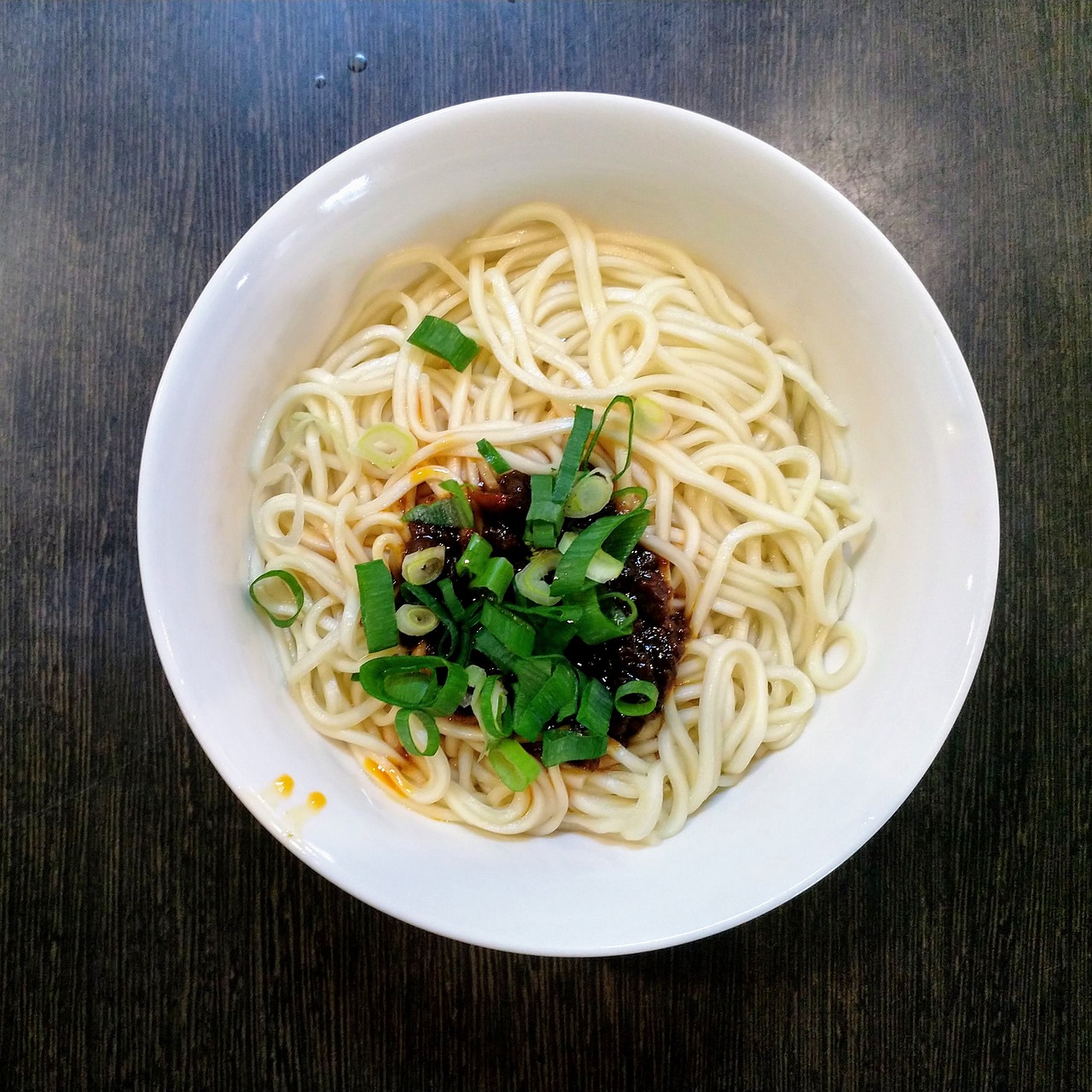 noodles  soybean sauce  chopped green onion free photo