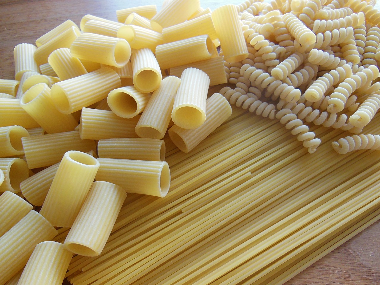noodles spaghetti fussili free photo