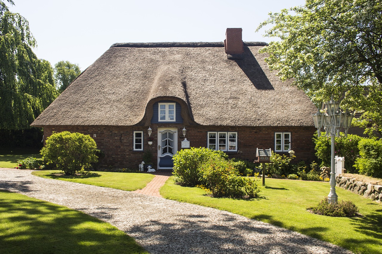 nordfriesland  idyllic thatched cottage  monument free photo
