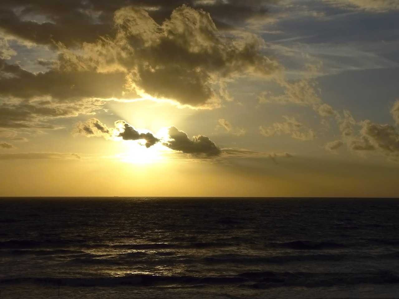 north sea sunset background free photo