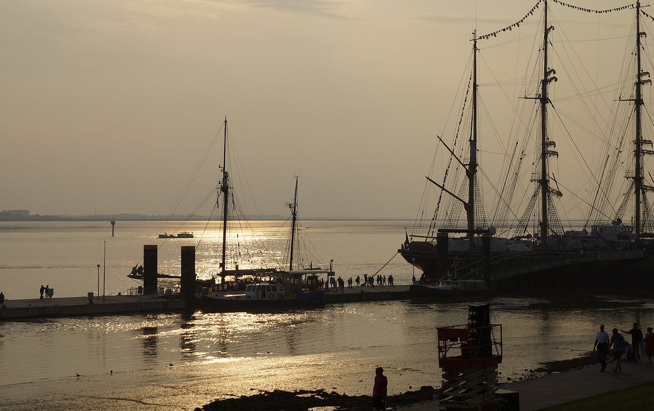 north sea port back light free photo