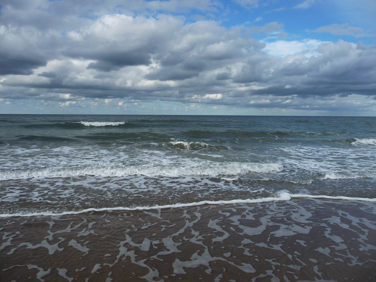 north sea water clouds free photo