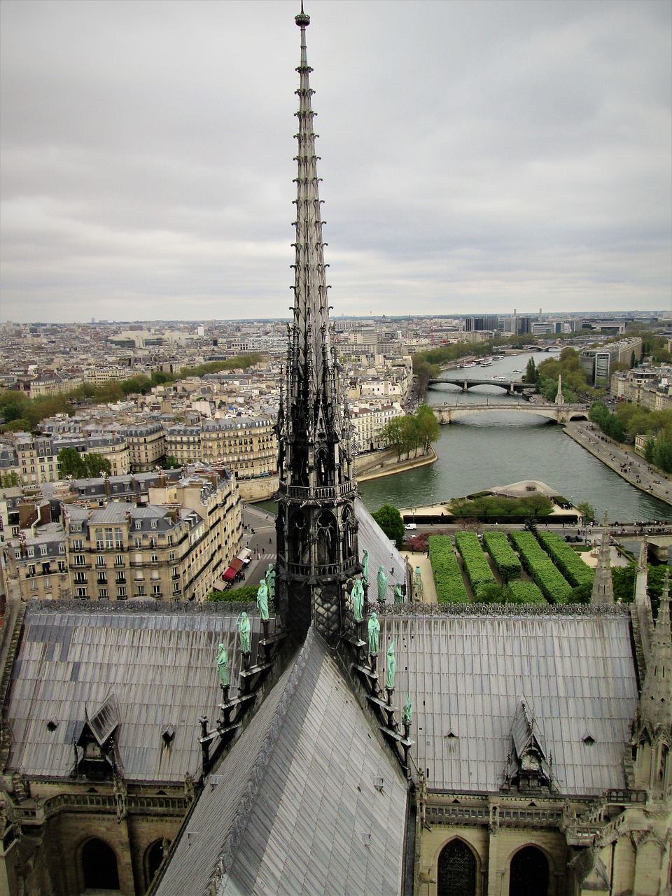 notre dame  spire  france free photo