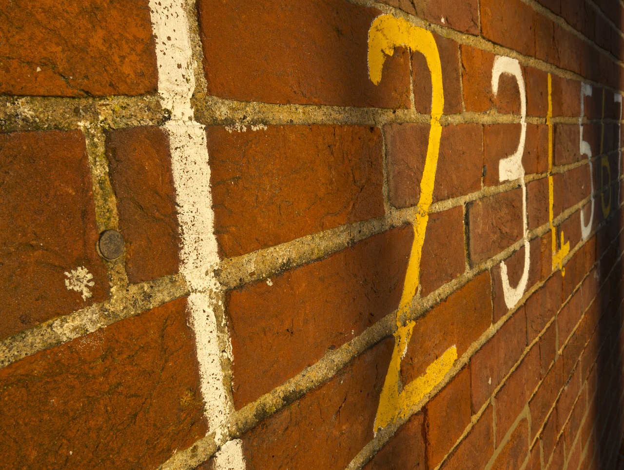 numbers wall brick free photo