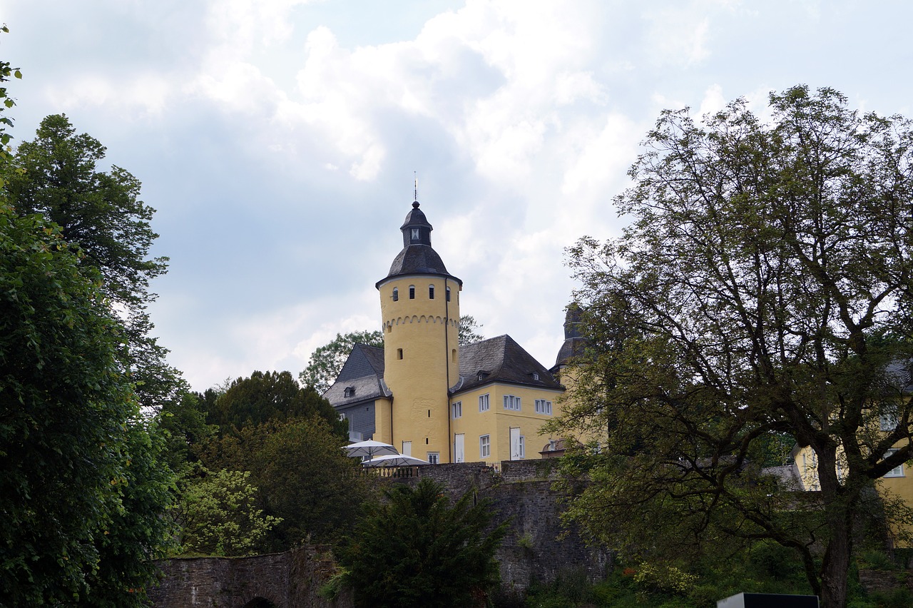 nümbrecht castle homburg germany free photo