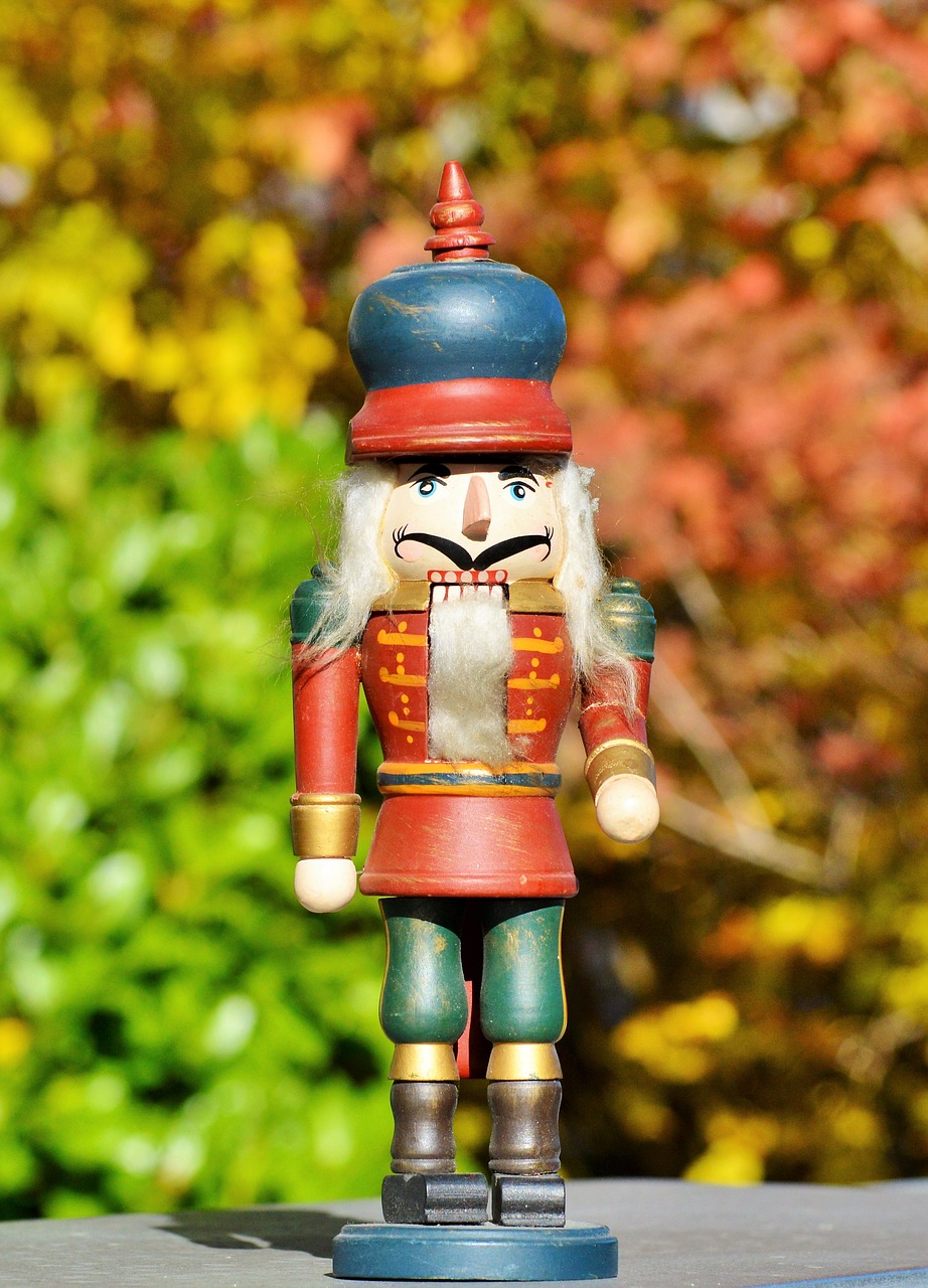 nutcracker figure holzfigur free photo