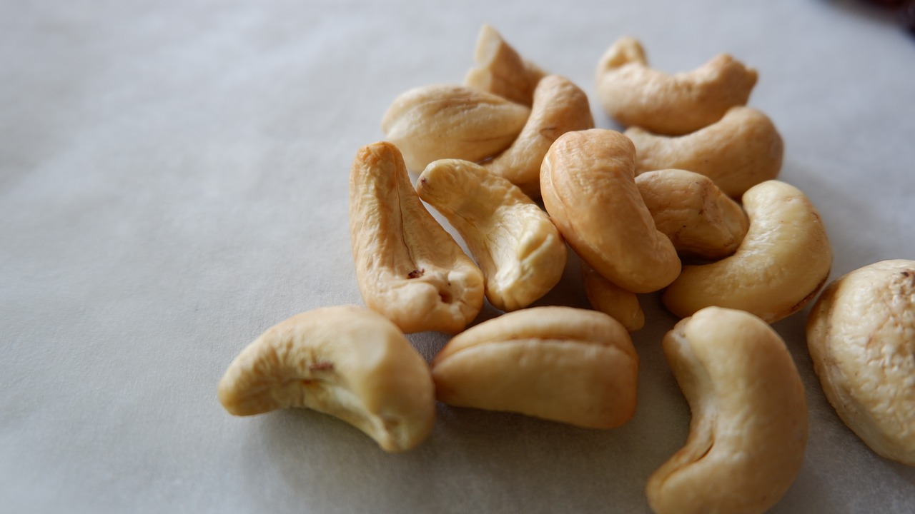nuts cashew nuts sweets free photo
