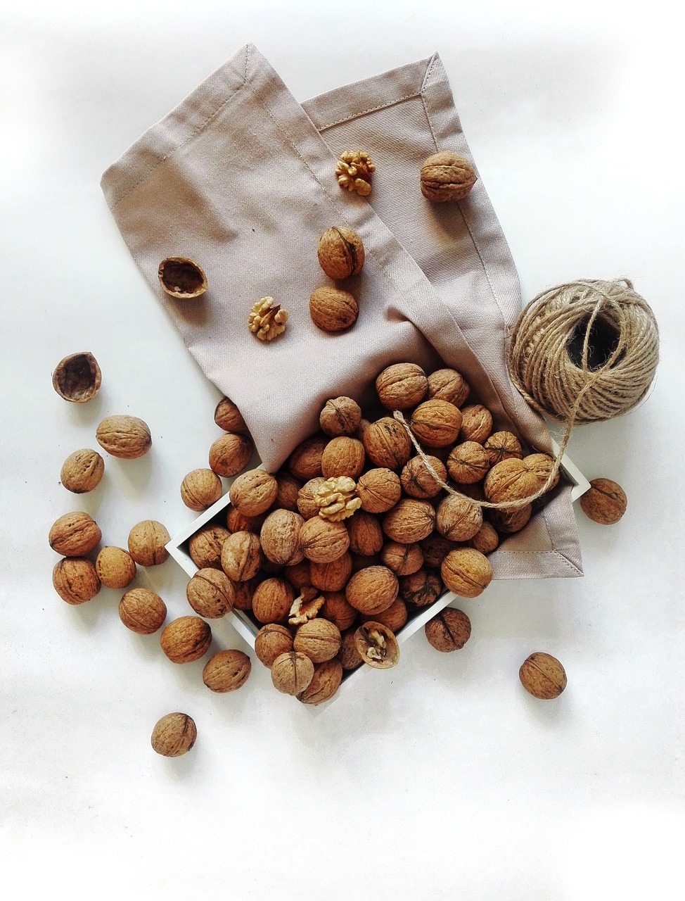nuts  walnut  food free photo