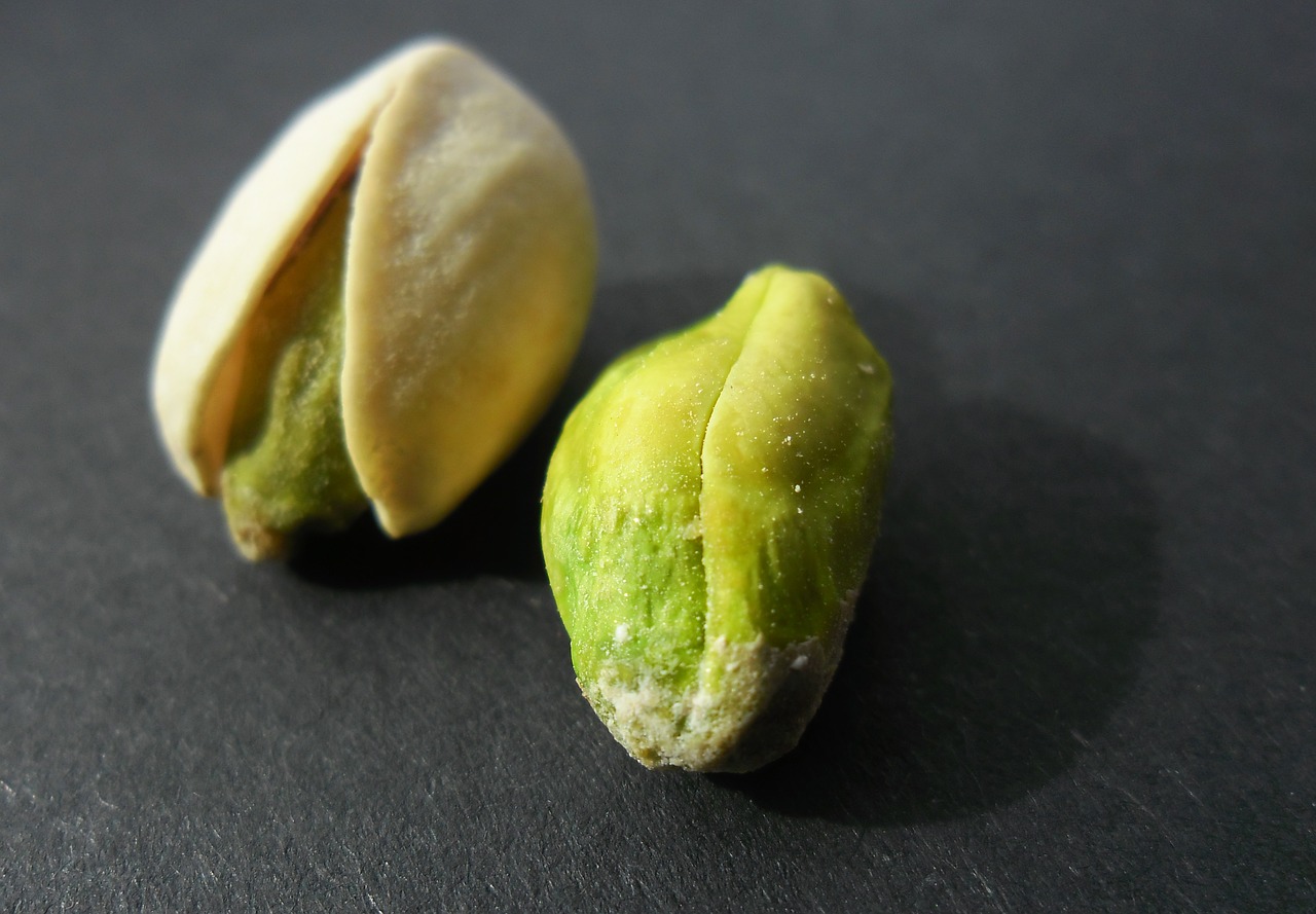 nuts  pistachio  pistachios free photo