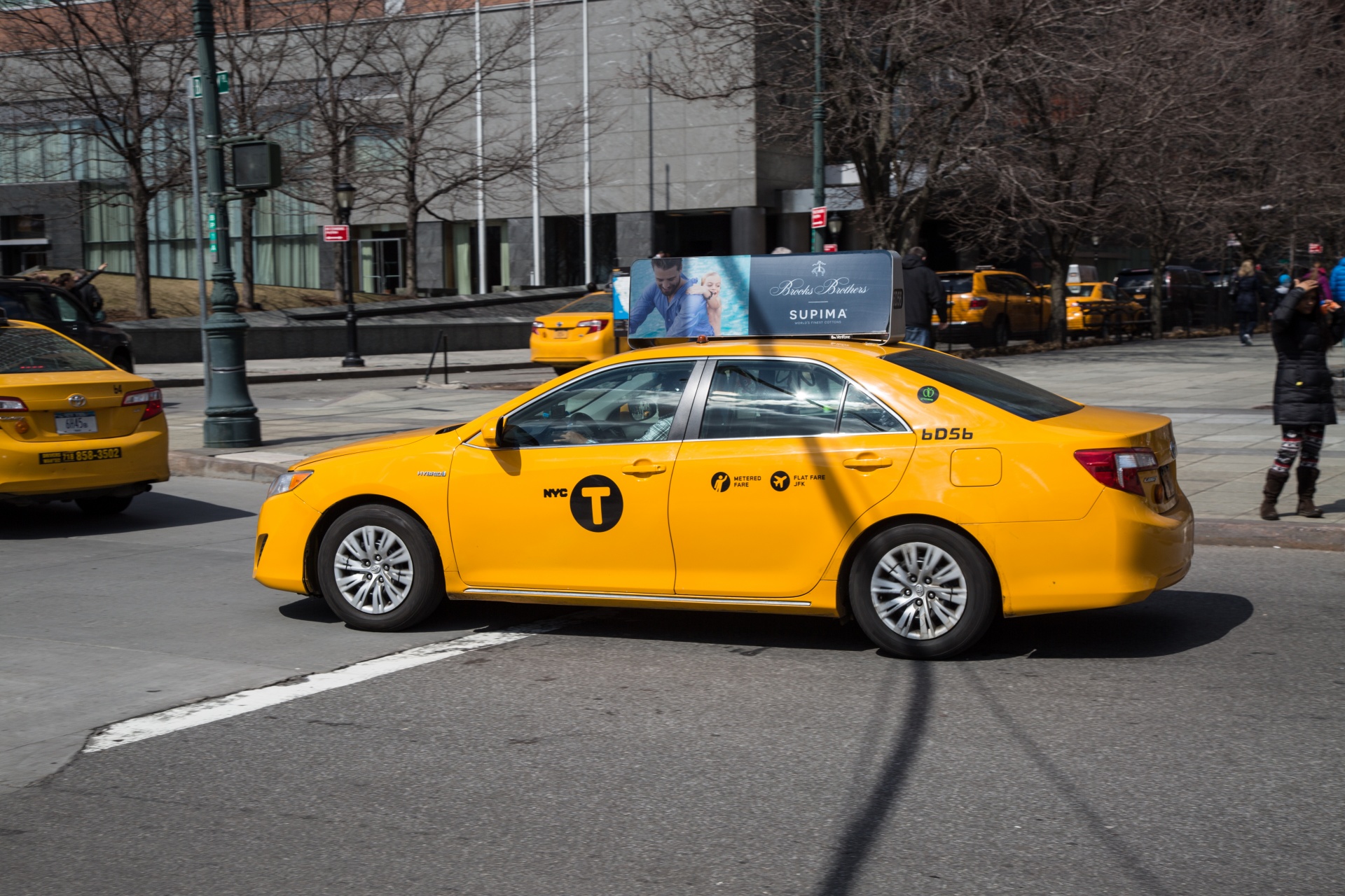 Таксопарк новое желтое такси Москва