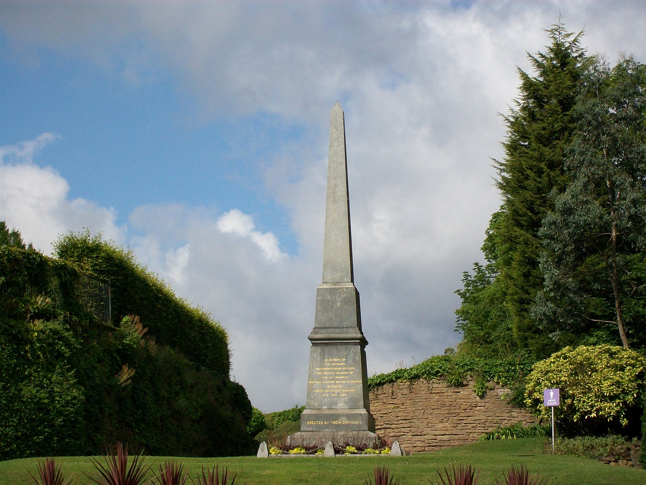obelisk nottingham castle free photo