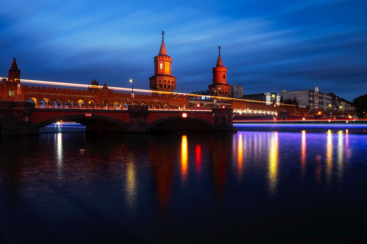 oberbaum bridge berlin germany free photo