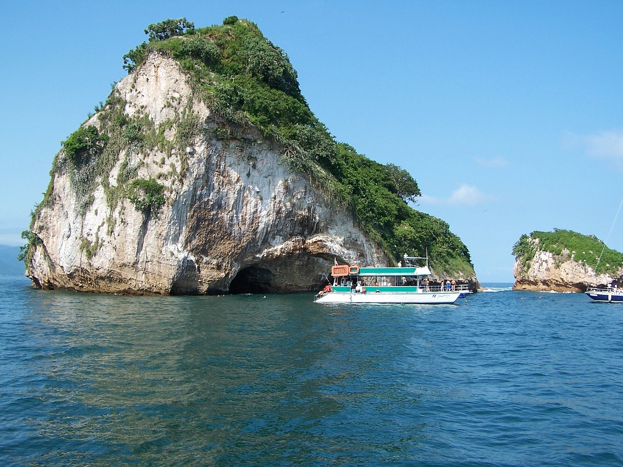 ocean rock boat free photo