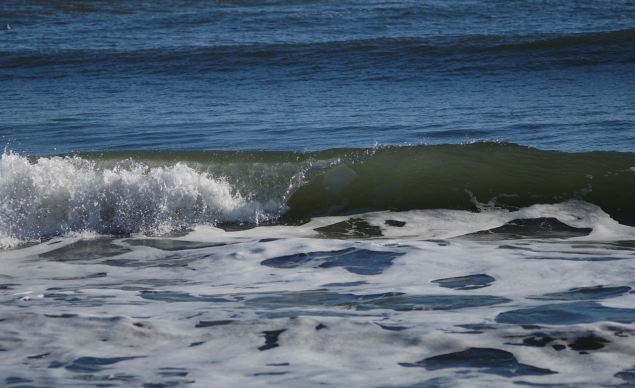 ocean waves crashing free photo