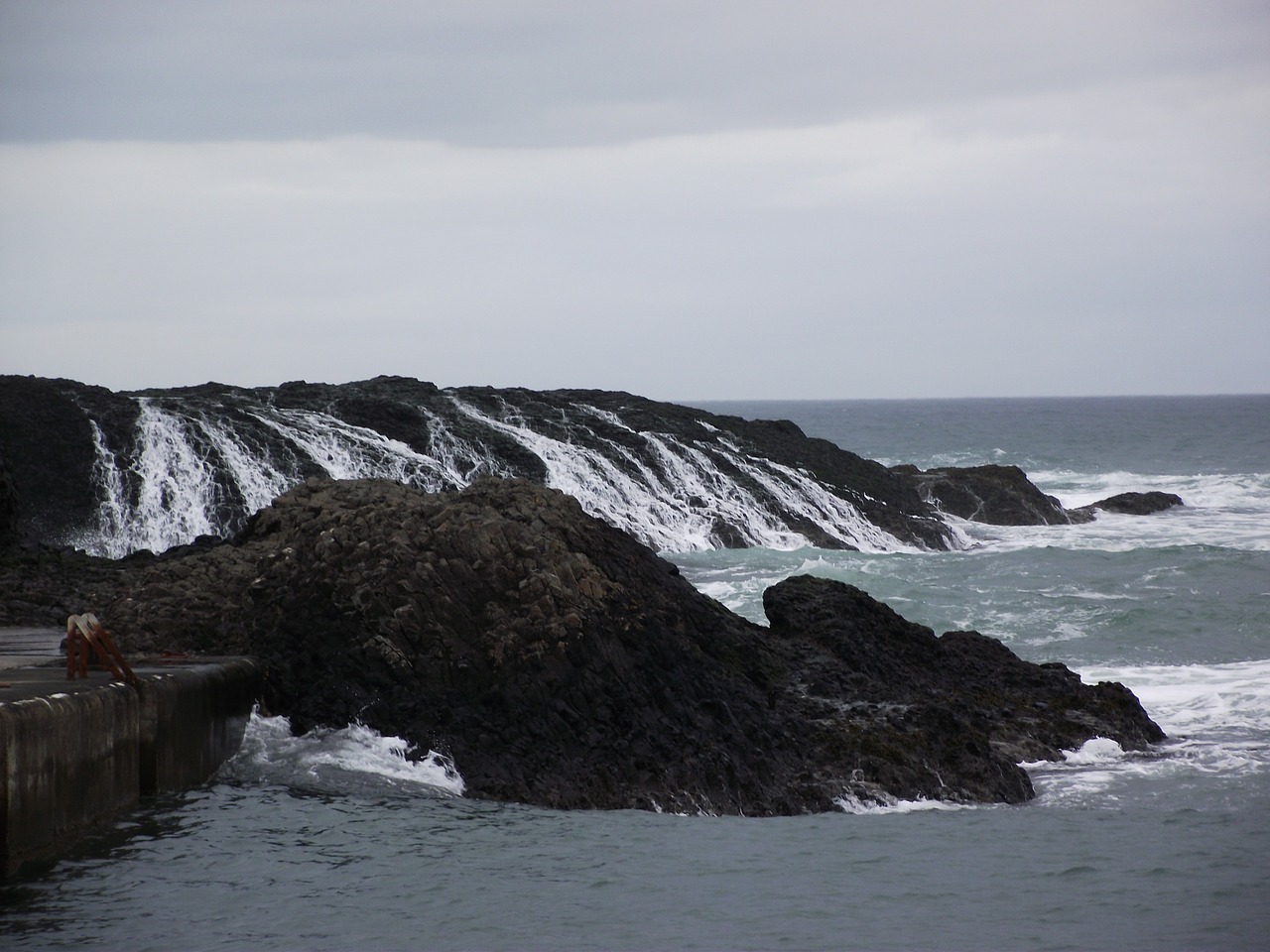 ocean water rocks free photo