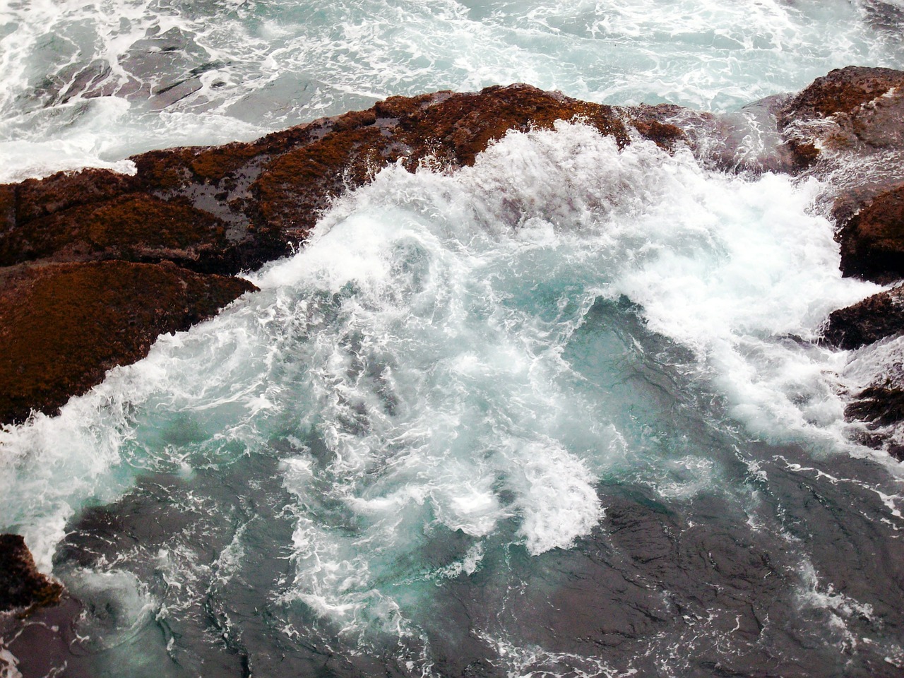 ocean rock wave free photo