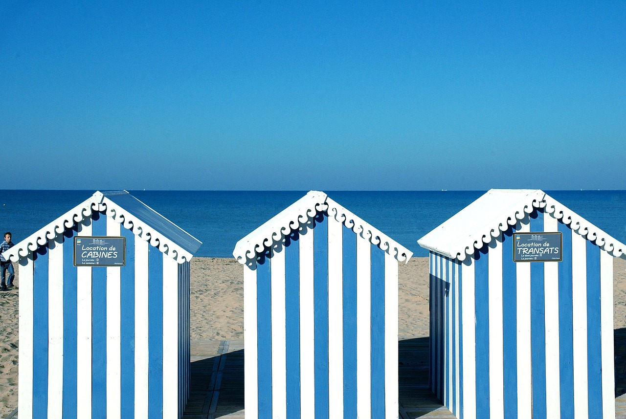 ocean bathing huts blue free photo