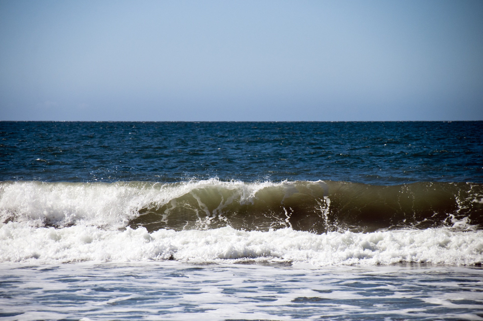 wave crashing wave ocean free photo