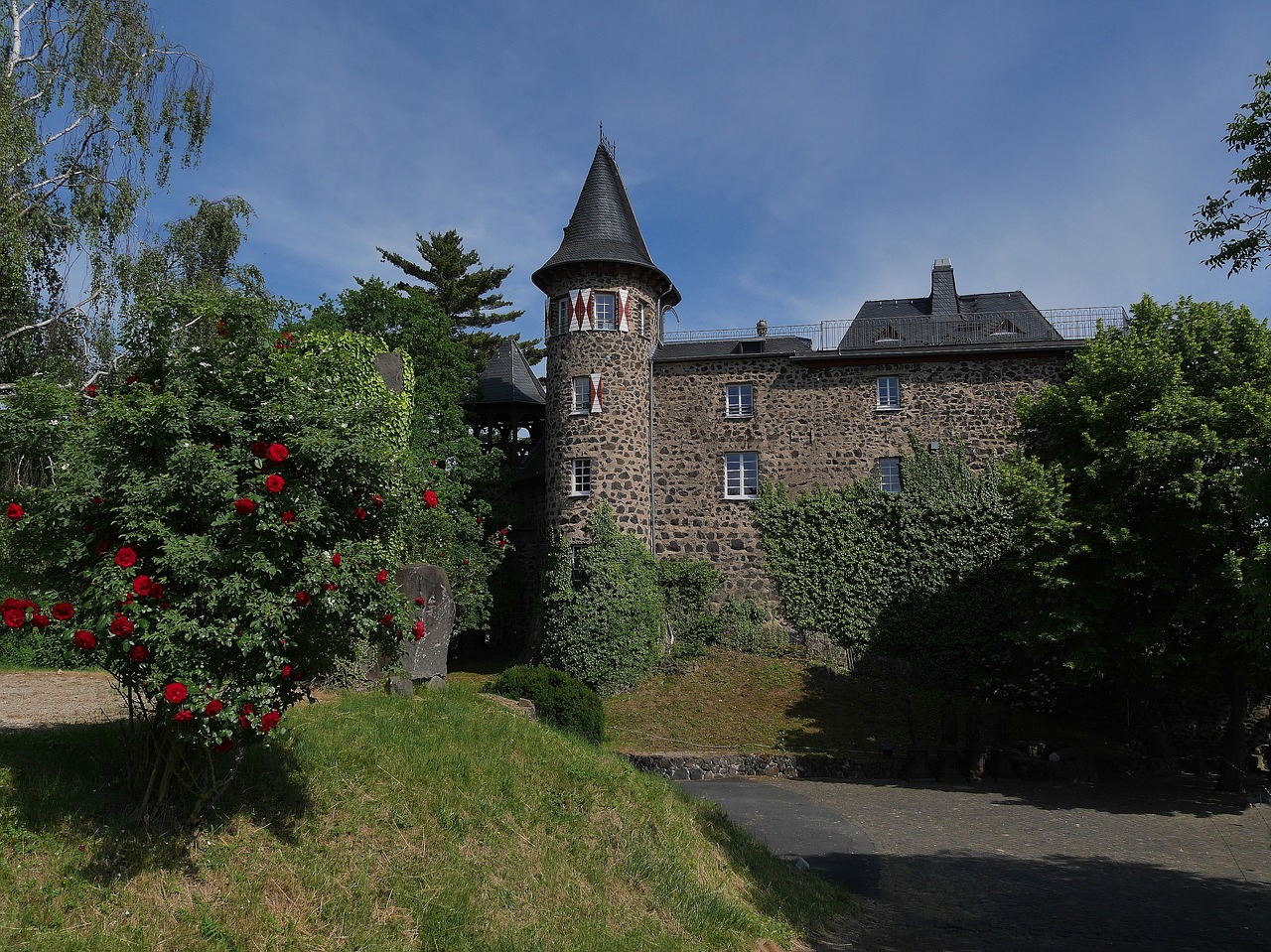 ockenfels  castle  linz am rhein free photo