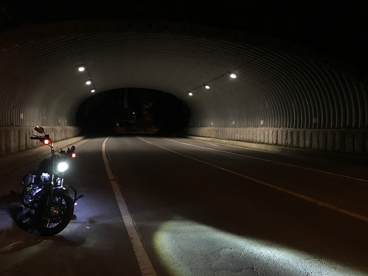 off work of harley davidson tunnel free photo