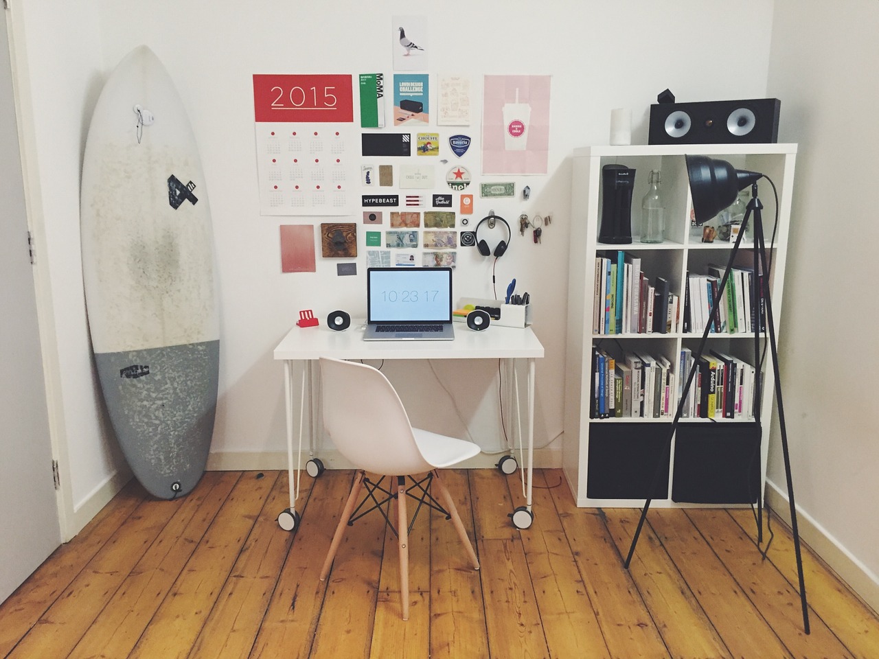 office space surf board desk free photo