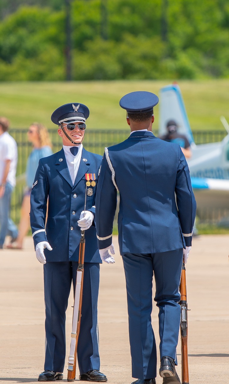 officiers  military  people free photo