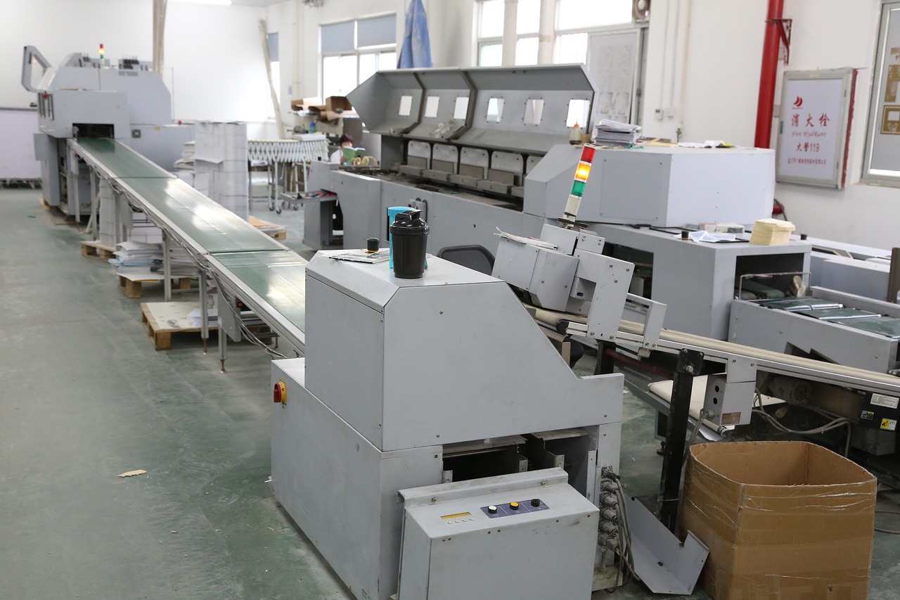 offset printing macine  printing services  bruchure printing free photo