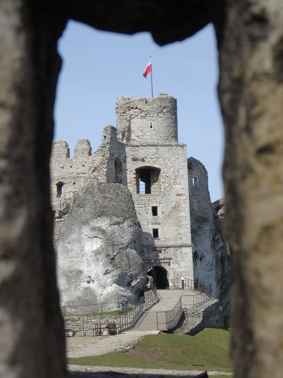 ogrodzieniec poland castle free photo