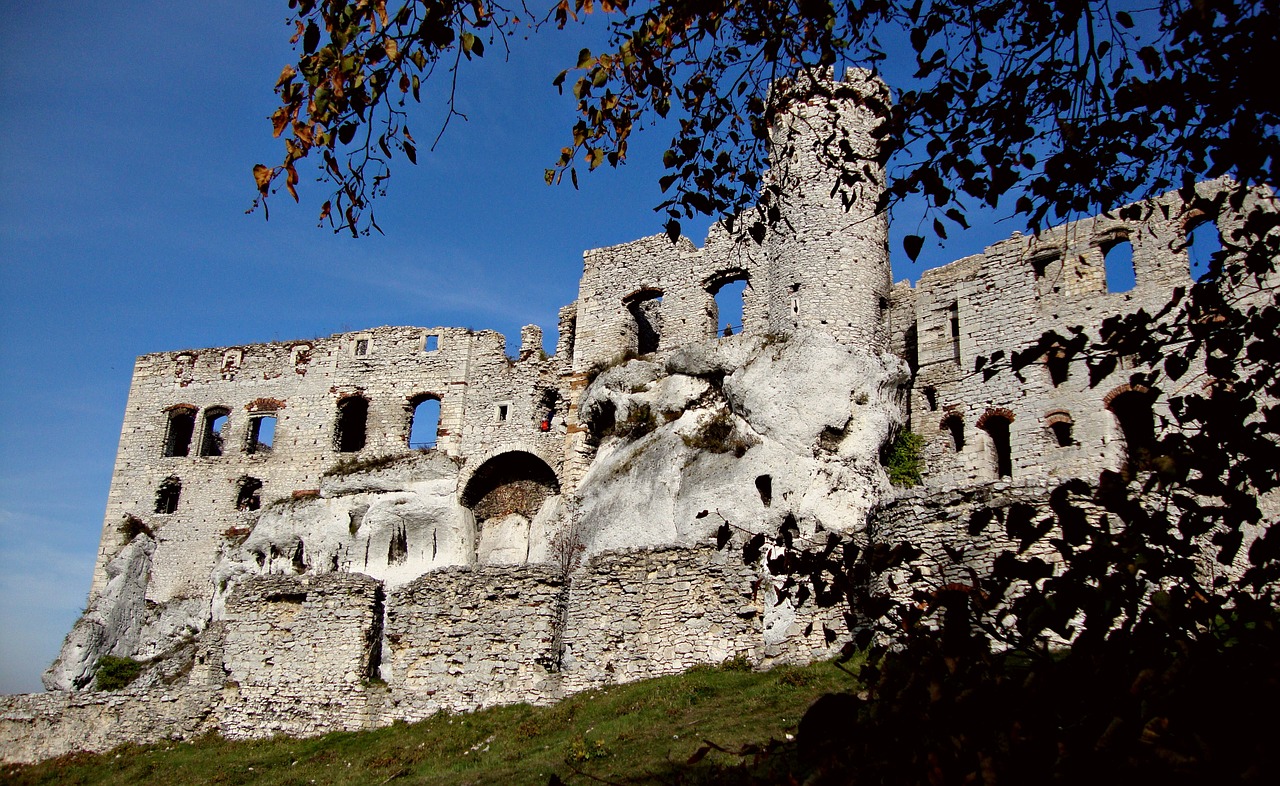 ogrodzieniec poland castle free photo