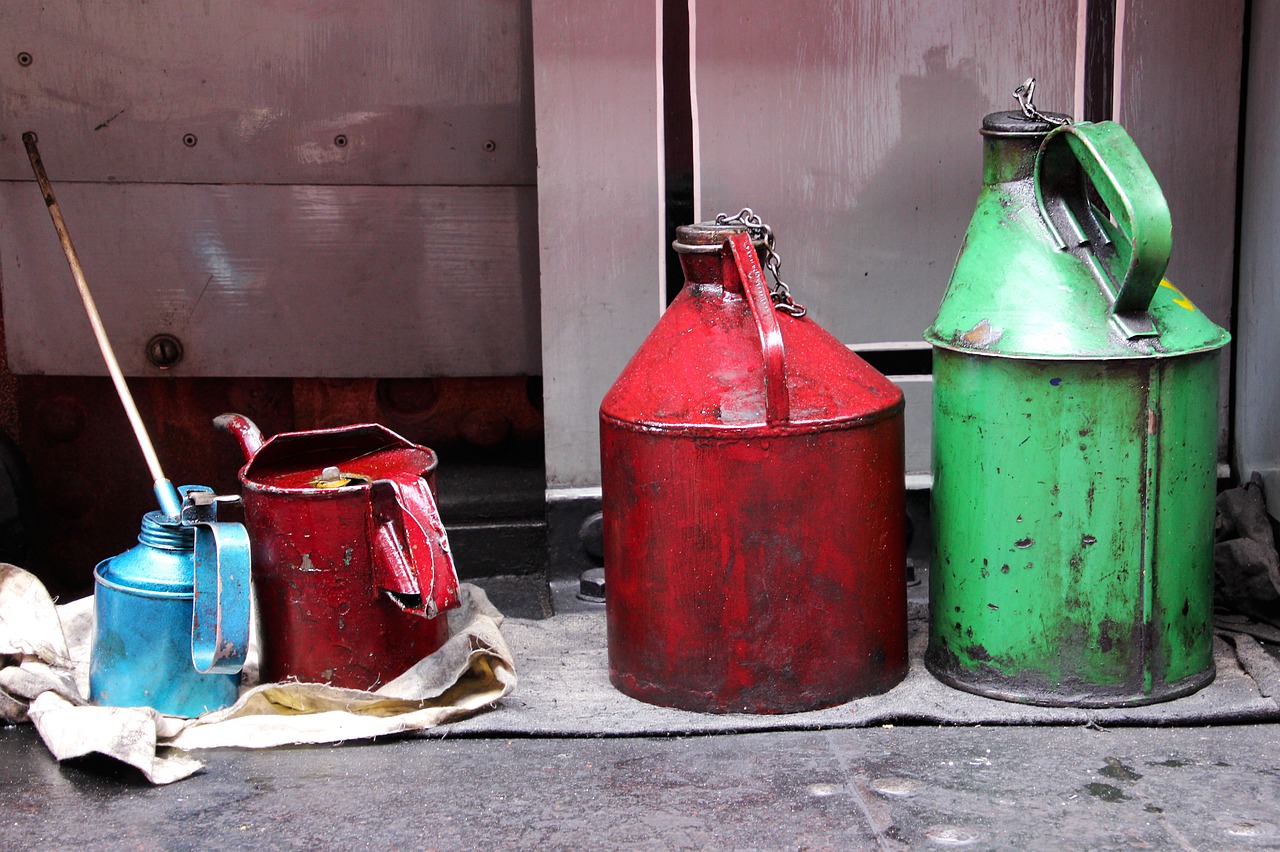oil cans container free photo