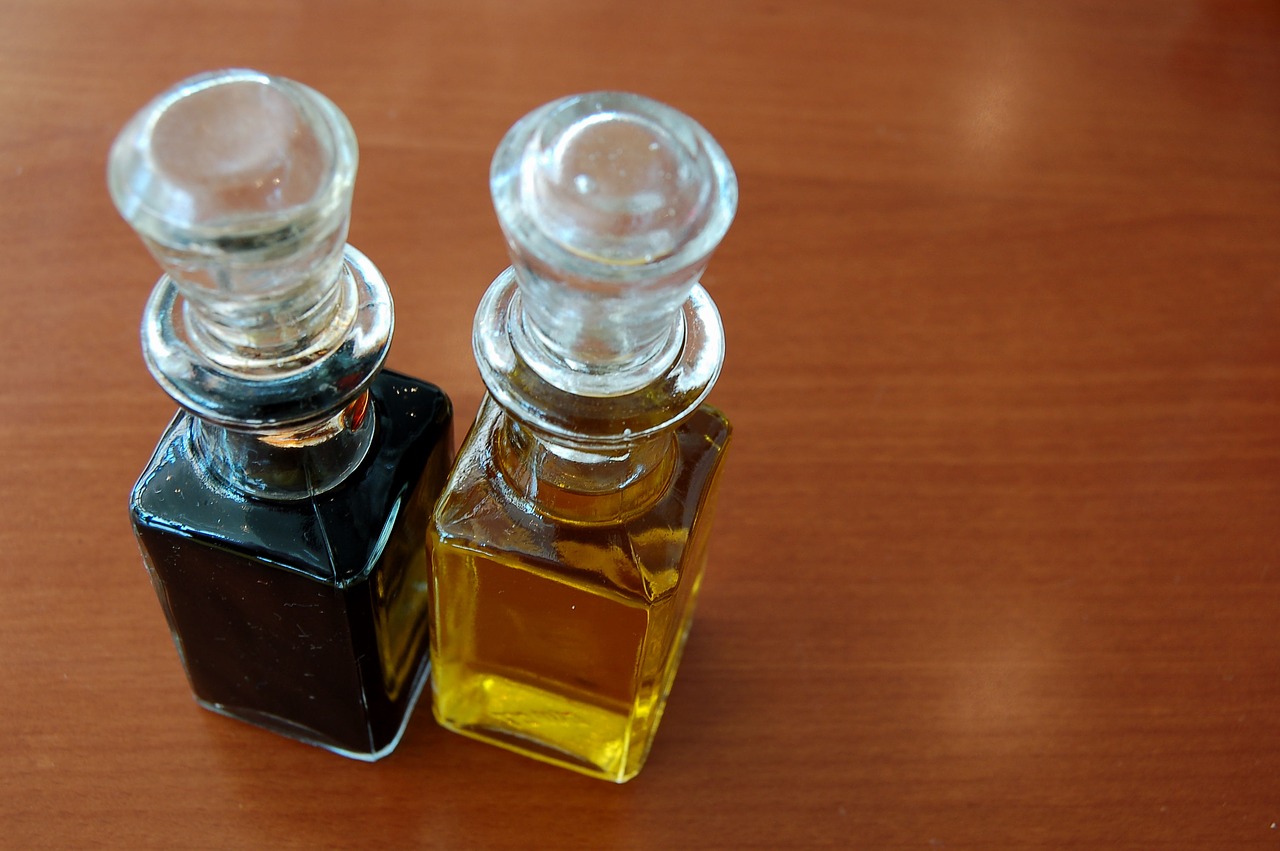 oil vinegar table free photo