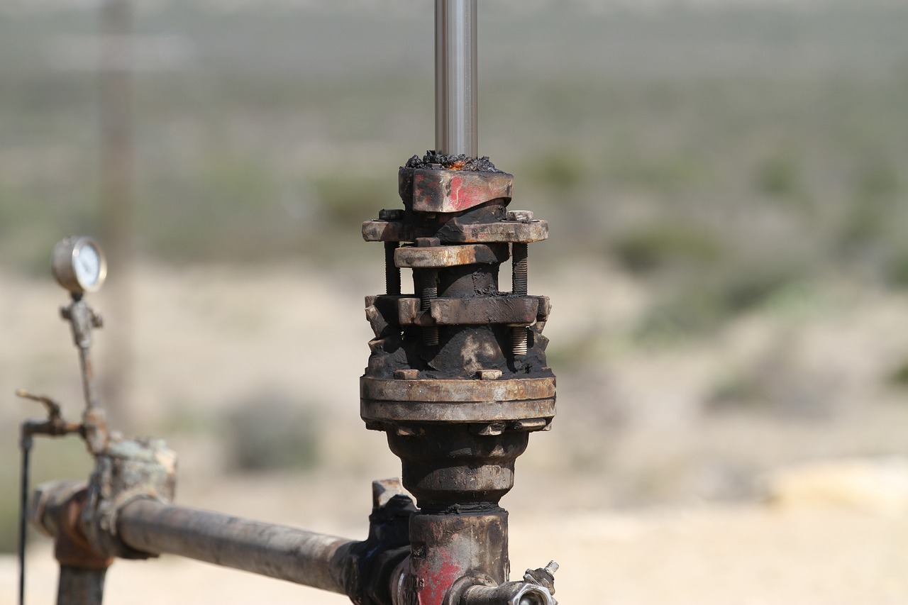 oil and gas  oil  pump free photo