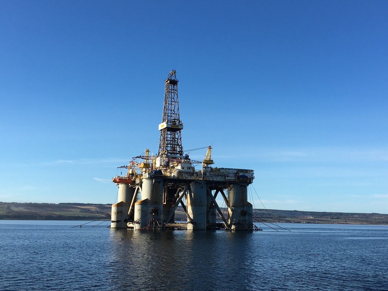 oil industry drilling rig wilhunter invergordon free photo