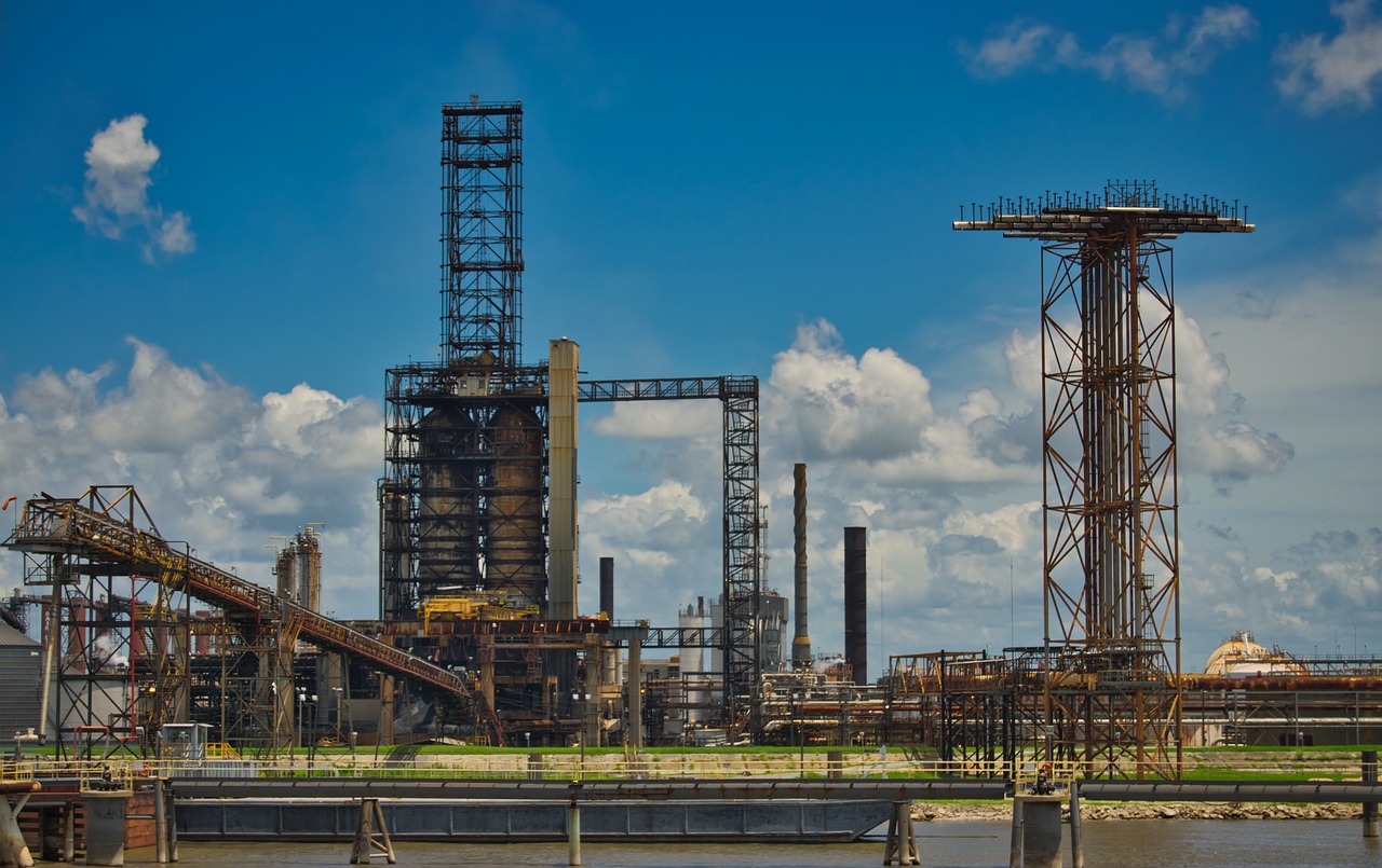 oil refinery  industry  oil free photo